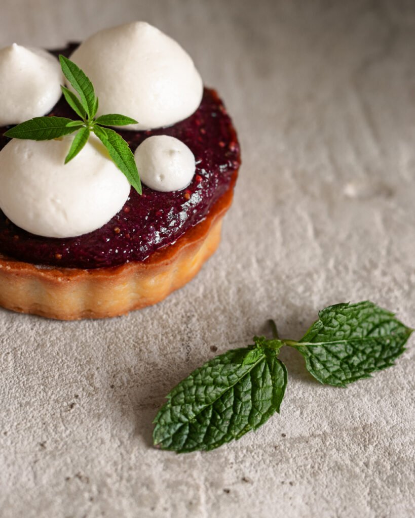 Rezept Feige Ricotta Mandel Tartelette mit Minzblatt